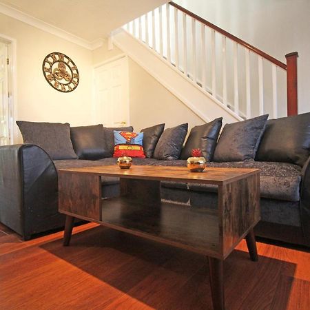 The Barwoods - Modern Spacious Home In Chester - Parking Exteriör bild
