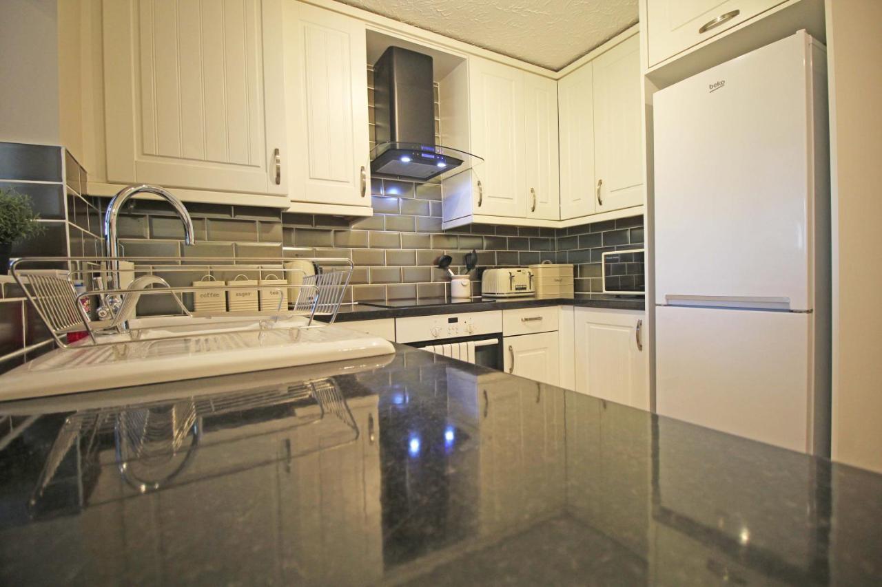 The Barwoods - Modern Spacious Home In Chester - Parking Exteriör bild
