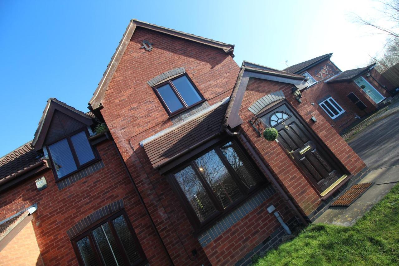 The Barwoods - Modern Spacious Home In Chester - Parking Exteriör bild