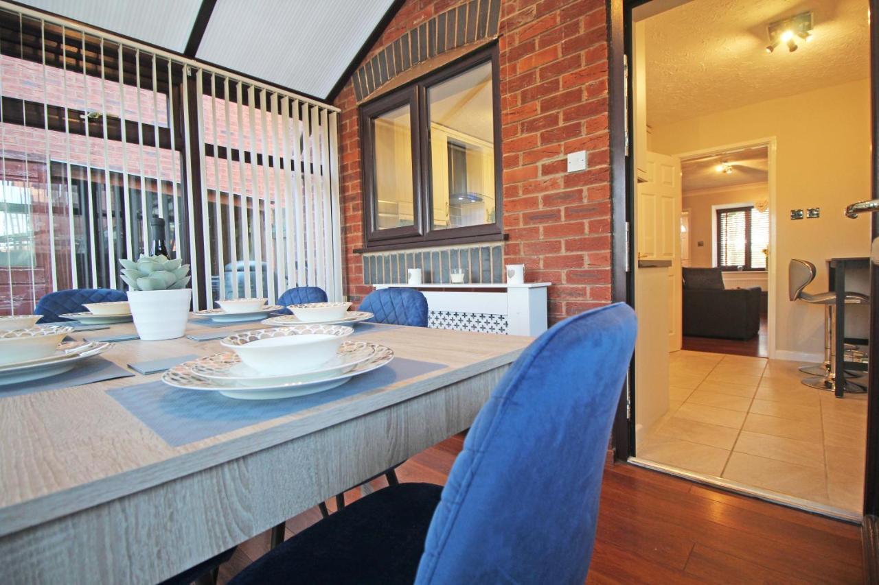 The Barwoods - Modern Spacious Home In Chester - Parking Exteriör bild